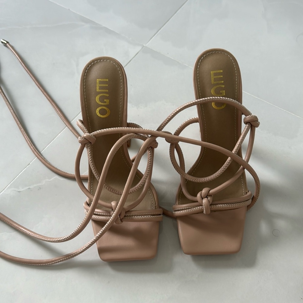 TIED UP NUDE HEELS